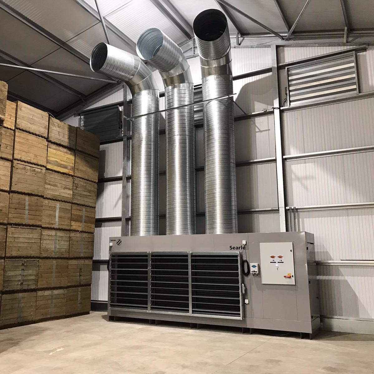 Fridge inside a cold store with two air ducts